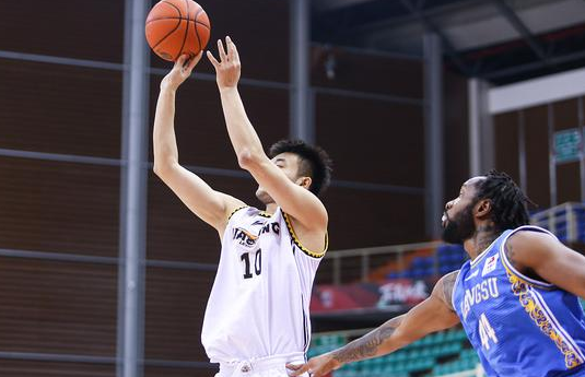 CBA-辽宁123-80屠杀江苏夺6连胜丛明晨21分郭艾伦17+7助（今日出新）